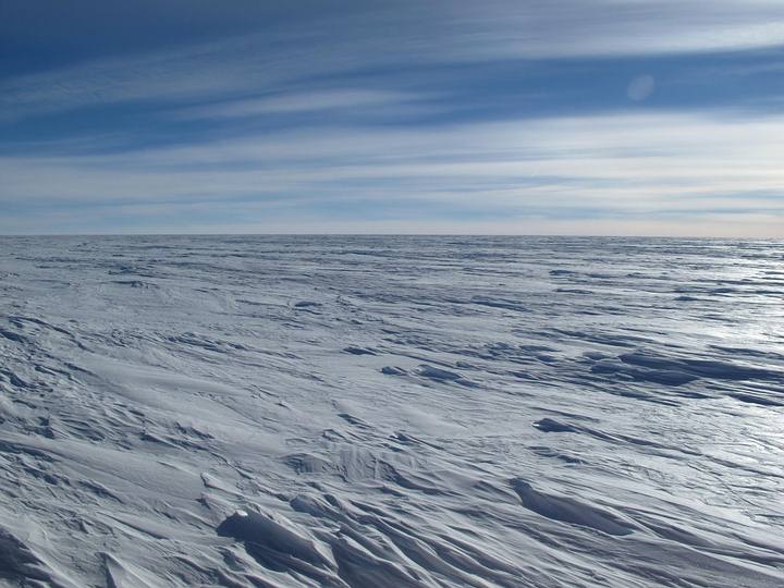 La meseta antártica oriental es un lugar desolado y azotado por el viento del tamaño de Australia y con pocas bases e instrumentos científicos.
