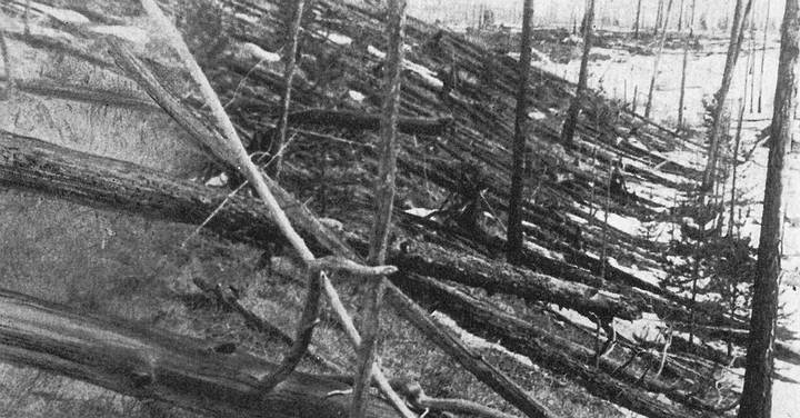 BÓLIDO DE TUNGUSKA (de 50 metros aprox.) -- El 30 de junio de 1908, en los bosques del río Tunguska, en Siberia, a las 8 horas y 17 minutos, hora local, se produjo una violenta explosión. Una inmensa área forestal de aproximadamente 2.200 kilómetros cuadrados fue completamente asolada; en su centro todo quedó destruido, y a su alrededor todos los árboles cayeron en forma radial, apuntando hacia el centro, mientras rebaños enteros de renos quedaron aniquilados.