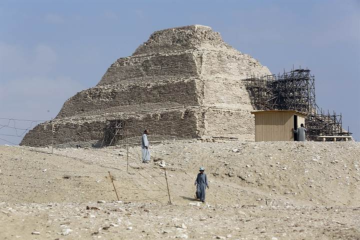 Pirámide de Zoser, en la necrópolis de Saqqara.