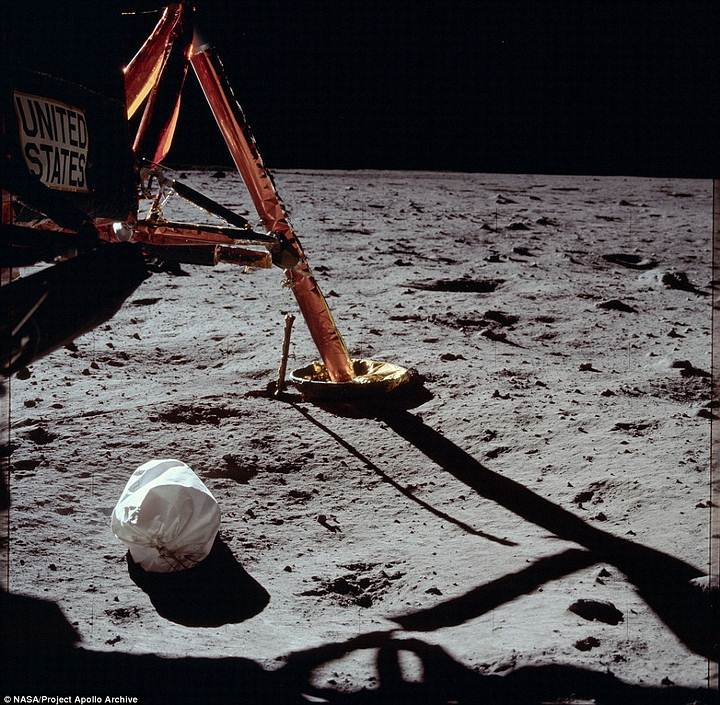 Una de las patas del módulo lunar. En total, Armstrong y Aldrin pasaron 21 horas en la superficie de la Luna antes de reunirse nuevamente con Collins.