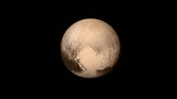 La sonda New Horizons hizo historia en 2015 al visitar el sistema de Plutón.