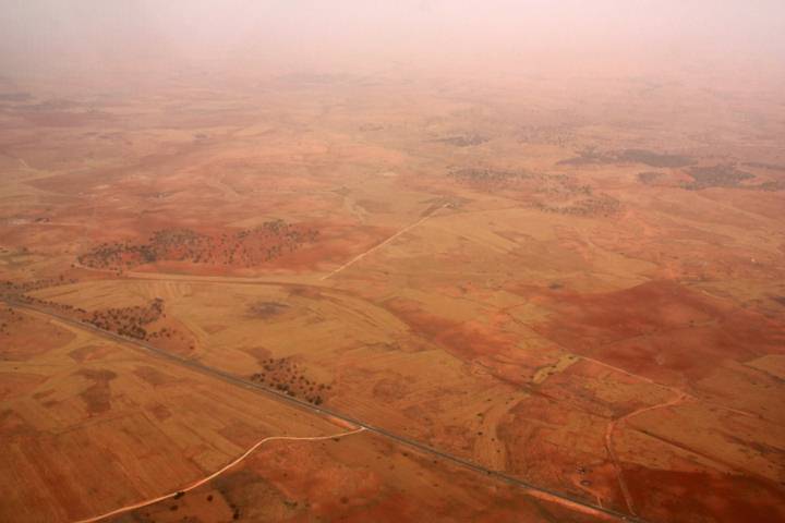 Vista aérea del desierto del Sahara en Libia.