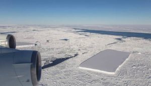 Aparece otro iceberg perfectamente rectangular en la antártida